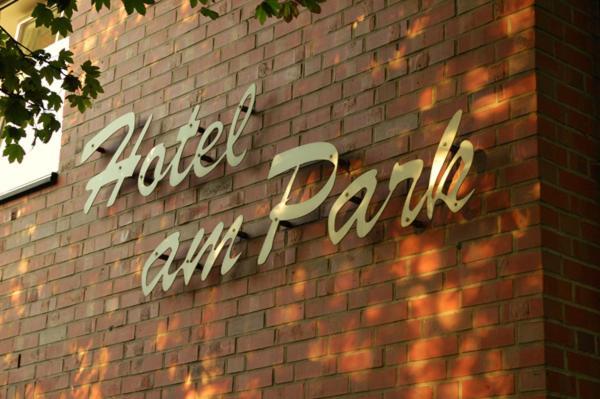 Hotel Am Park Dinslaken Exterior photo